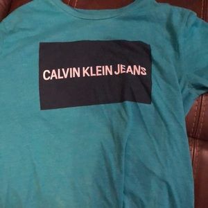 i’m selling a calvin klein shirt